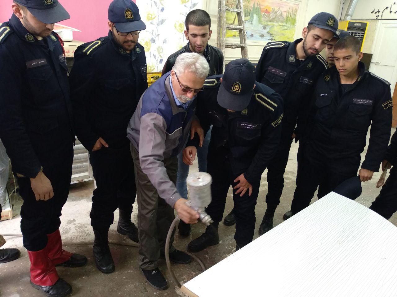 برگزاری سه دوره آموزشی فنی و حرفه ای ویژه سربازان وظیفه در زندان ‏مرکزی مشهد
